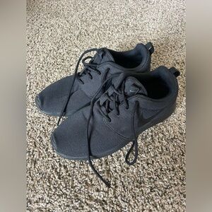 Nike Roshe Tennis Shoes